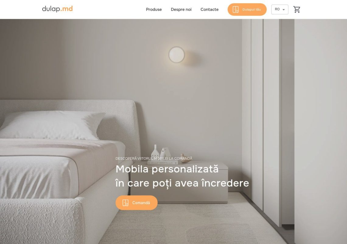 Dulap modern personalizat într-un dormitor luminos, stil minimalist
